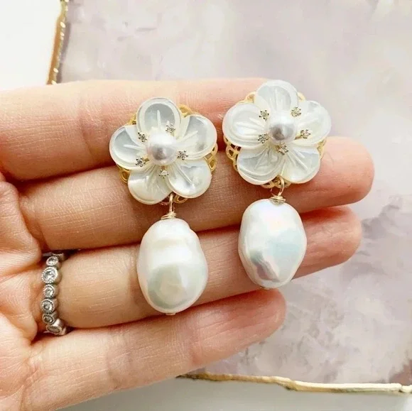 NWT Kate + Mari Freshwater Pearl Drop Flower Rose Gold Earrings Wedding White - Picture 3 of 4